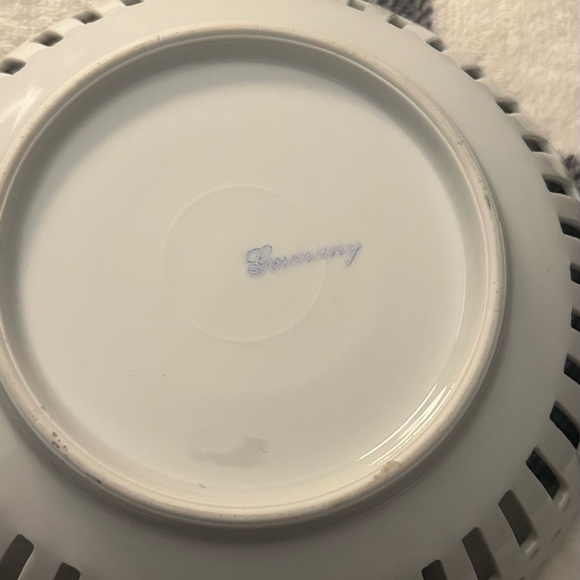 Beautiful vintage Victorian Germany bowl in great condition - Picture 2 of 2